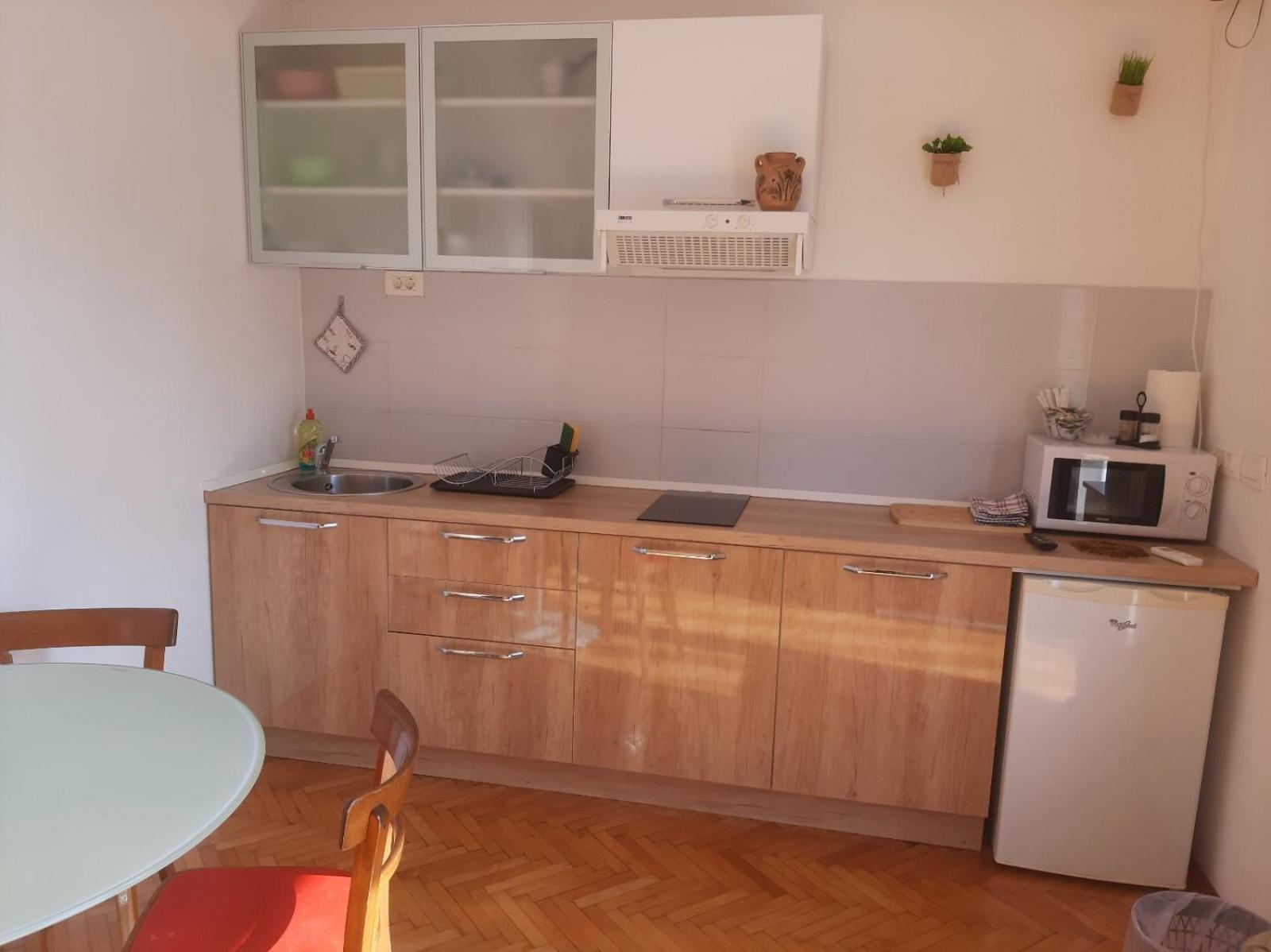 Apartmani Kadmen Ika Exterior foto